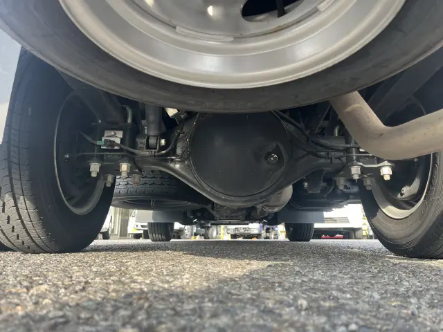 いすゞ エルフ 2RG-NJR88A(2WD)の写真38