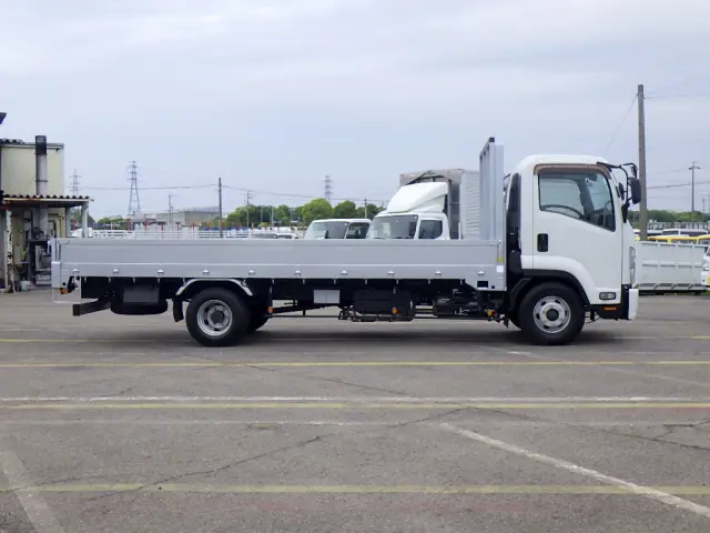いすゞ フォワード 2RG-FRR90S2(2WD)の写真5