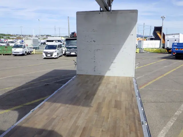 いすゞ フォワード 2RG-FRR90T2(2WD)の写真8