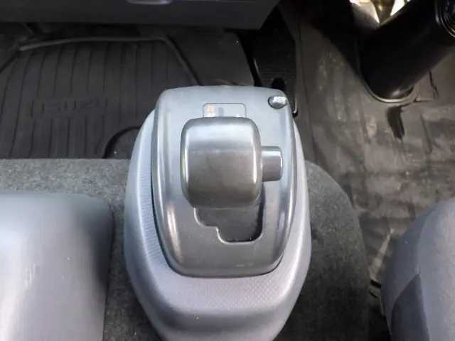 いすゞ フォワード 2RG-FRR90T2(2WD)の写真16