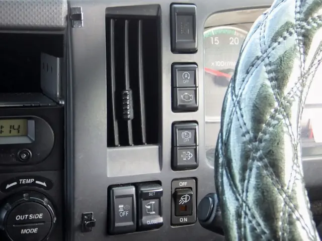 いすゞ フォワード 2RG-FRR90T2(2WD)の写真22