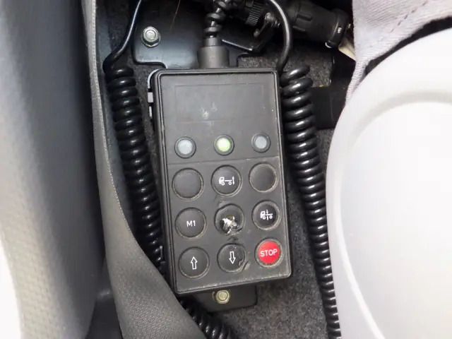 いすゞ フォワード 2RG-FRR90T2(2WD)の写真25