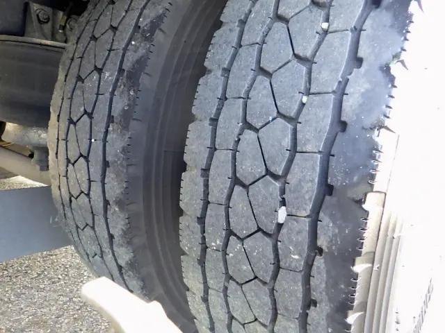 いすゞ フォワード 2RG-FRR90T2(2WD)の写真32