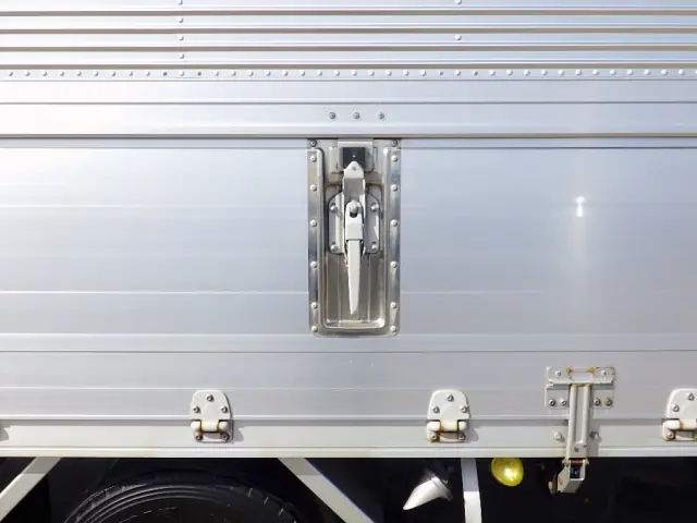 いすゞ フォワード 2RG-FRR90T2(2WD)の写真45