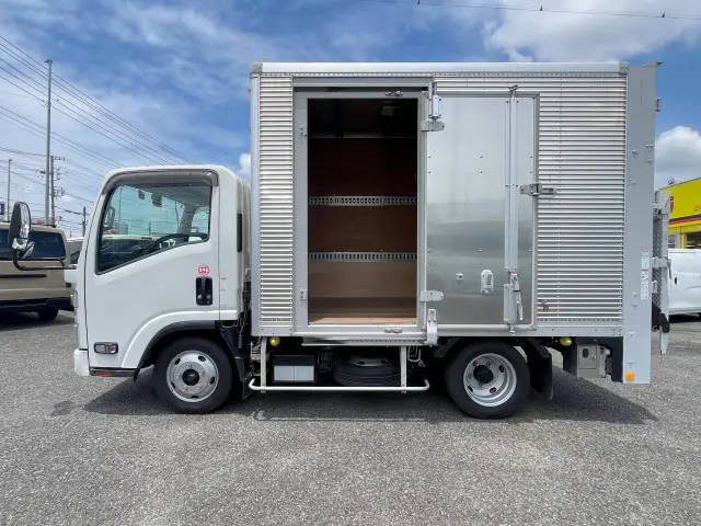 いすゞ エルフ 2RG-NMR88AN(2WD)の写真4