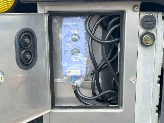 いすゞ エルフ 2RG-NMR88AN(2WD)の写真9