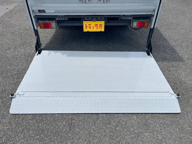 いすゞ エルフ 2RG-NMR88AN(2WD)の写真11