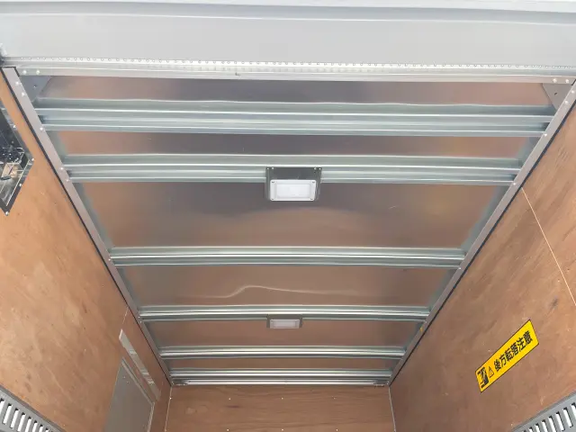 いすゞ エルフ 2RG-NMR88AN(2WD)の写真16