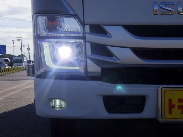 いすゞ エルフ 2RG-NMR88AN(2WD)の写真3