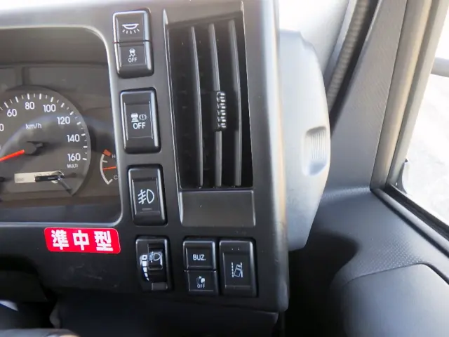 いすゞ エルフ 2RG-NMR88AN(2WD)の写真31