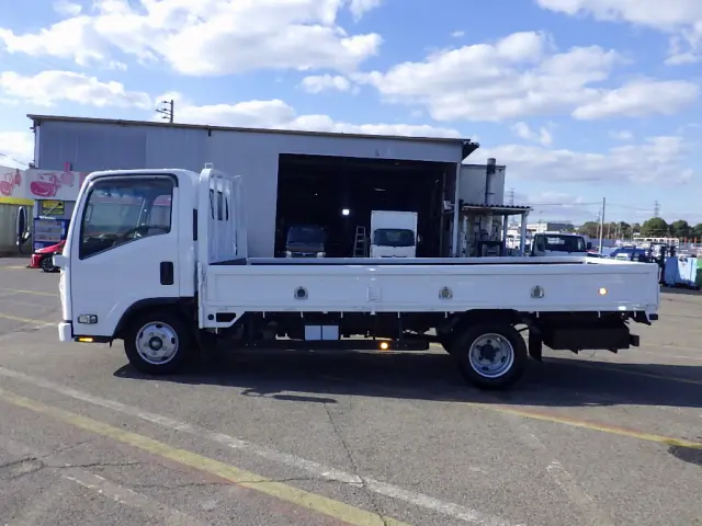 いすゞ エルフ 2RG-NLR88AR(2WD)の写真4