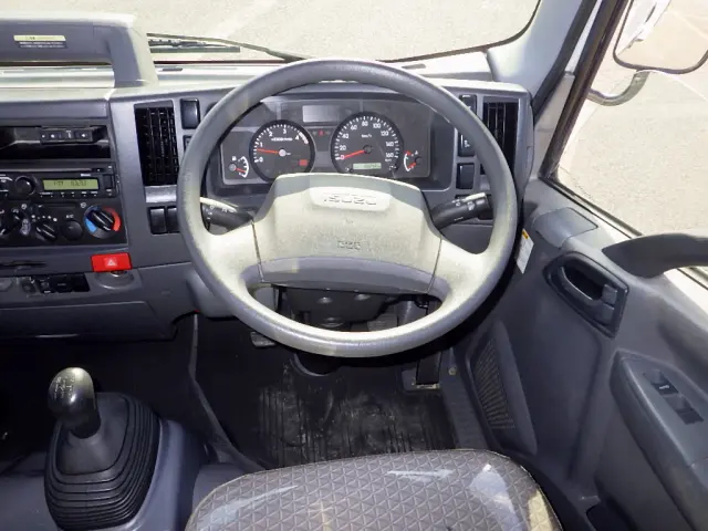 いすゞ エルフ 2RG-NLR88AR(2WD)の写真13