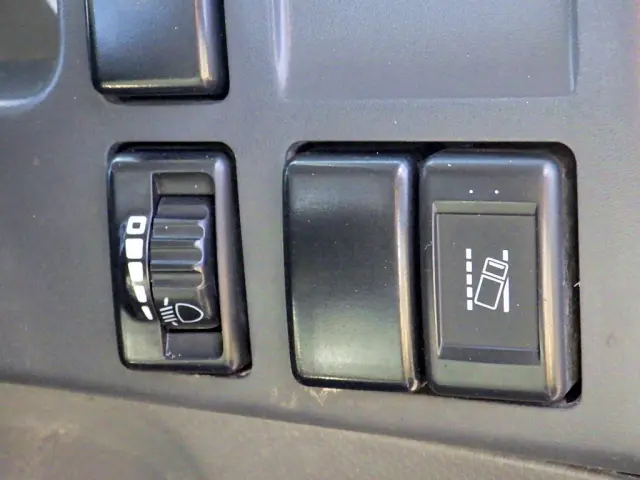 いすゞ エルフ 2RG-NLR88AR(2WD)の写真22