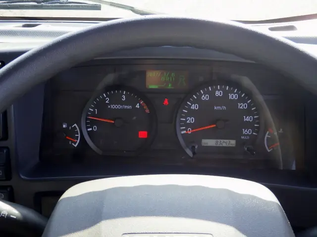 いすゞ エルフ 2RG-NLR88AR(2WD)の写真49