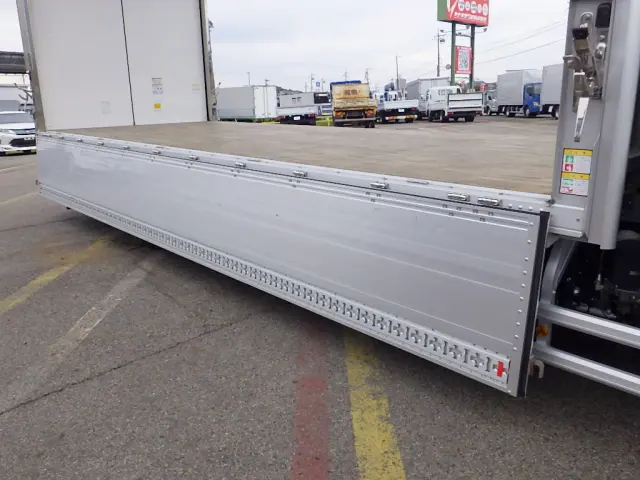 いすゞ フォワード 2RG-FRR90T4(2WD)の写真7