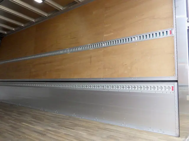 いすゞ フォワード 2RG-FRR90T4(2WD)の写真16