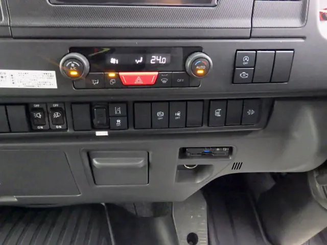 いすゞ フォワード 2RG-FRR90T4(2WD)の写真22