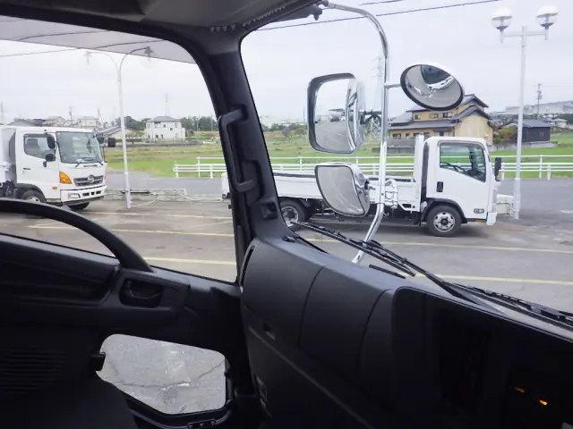いすゞ フォワード 2RG-FRR90T4(2WD)の写真32