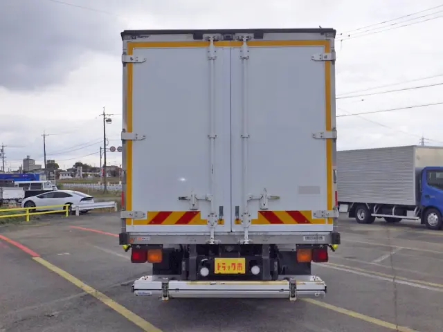 いすゞ フォワード 2PG-FRR90S2(2WD)の写真6