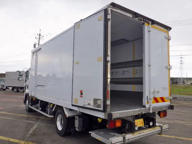 いすゞ フォワード 2PG-FRR90S2(2WD)の写真7