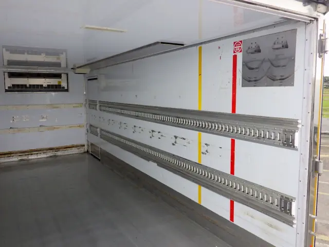 いすゞ フォワード 2PG-FRR90S2(2WD)の写真11