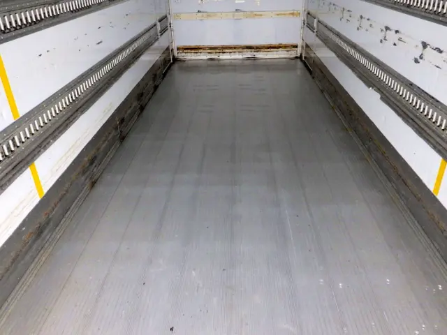 いすゞ フォワード 2PG-FRR90S2(2WD)の写真12