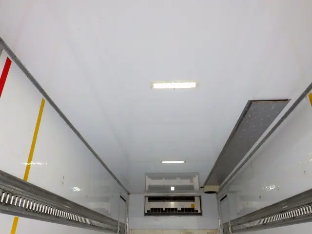 いすゞ フォワード 2PG-FRR90S2(2WD)の写真15