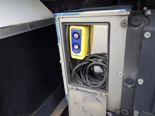 いすゞ フォワード 2PG-FRR90S2(2WD)の写真18