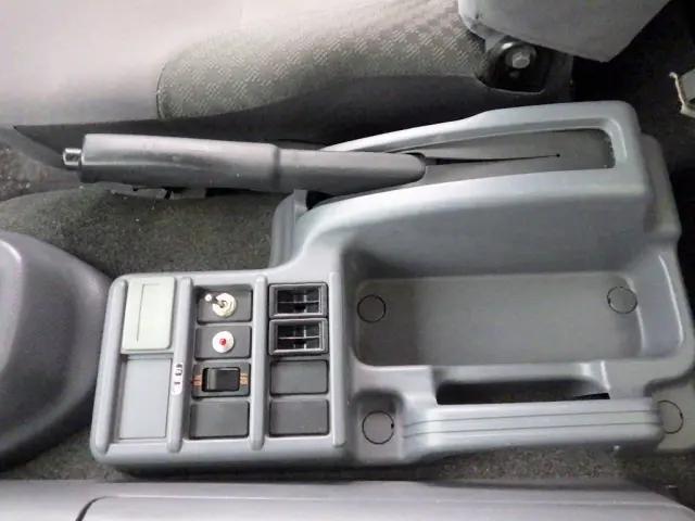 いすゞ フォワード 2PG-FRR90S2(2WD)の写真21