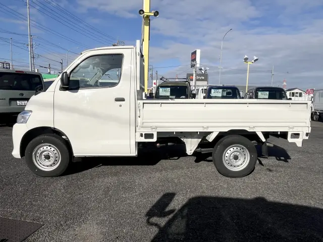 トヨタ タウンエーストラック 5BF-S403U(2WD)の写真3