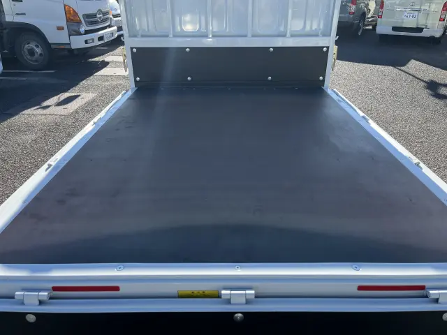 三菱 キャンター 2RG-FBA20(2WD)の写真9