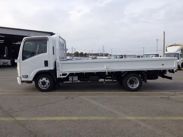 いすゞ エルフ TRG-NPR85AR(2WD)の写真4