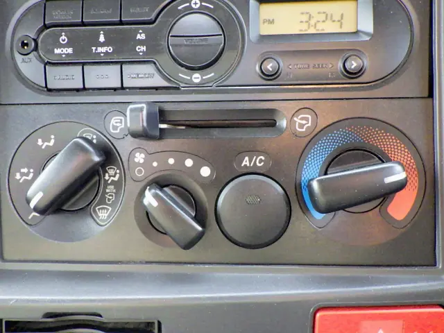 いすゞ エルフ TRG-NPR85AR(2WD)の写真46