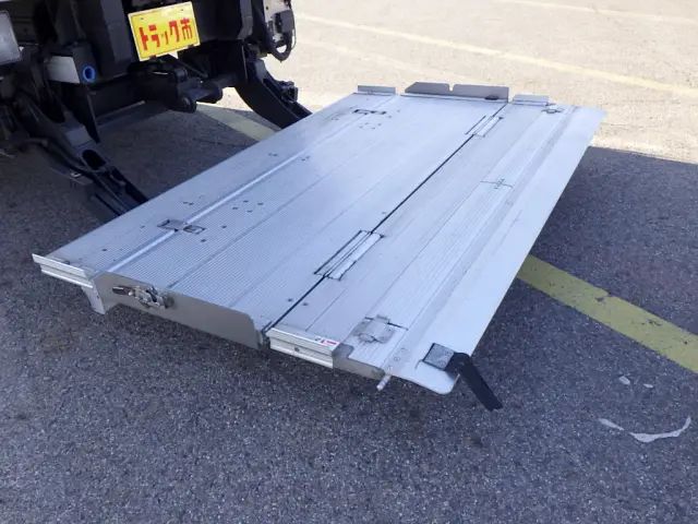 いすゞ エルフ TPG-NPR85AN(2WD)の写真22