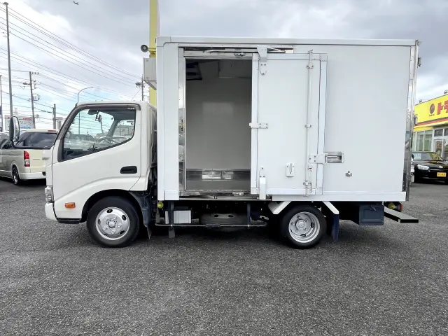 もちろんサイドドア付きですので荷物の積み降ろしもラクラク♪|日野 デュトロ TKG-XZC605M(2WD)の写真4