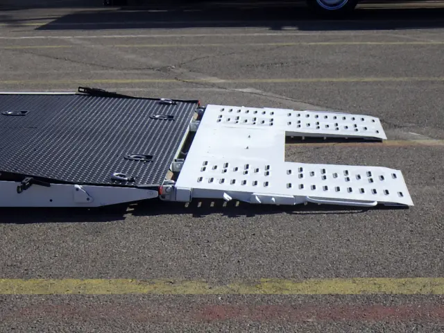 三菱 キャンター 2PG-FEB80(2WD)の写真10