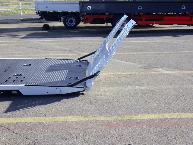 三菱 キャンター 2PG-FEB80(2WD)の写真28