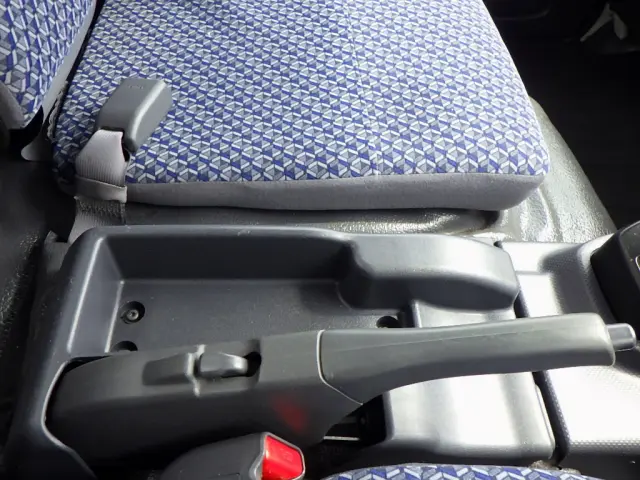 いすゞ エルフ 2RG-NPR88AR(2WD)の写真15