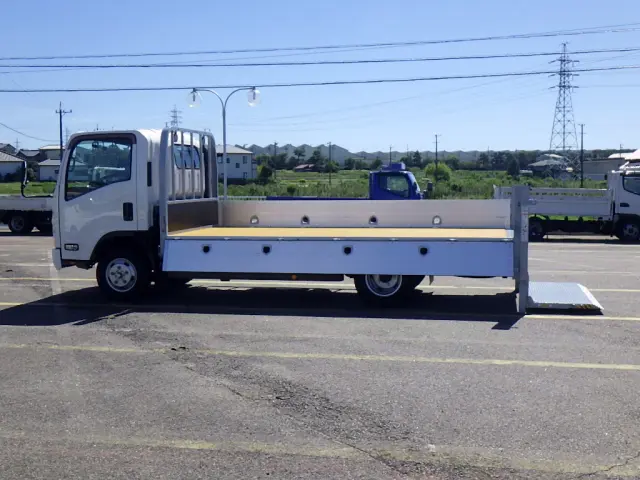 いすゞ エルフ 2RG-NNS88AN(4WD)の写真43