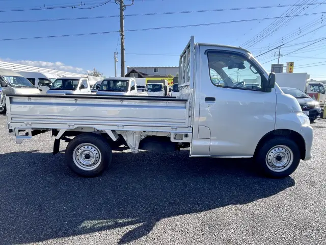 トヨタ タウンエーストラック 5BF-S413U(4WD)の写真4