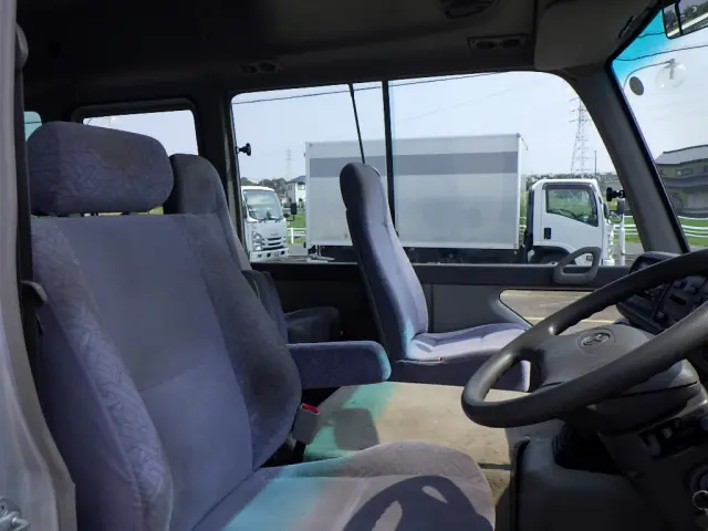 トヨタ コースター PDG-XZB50(2WD)の写真9