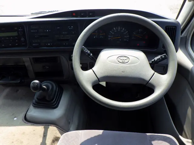 トヨタ コースター PDG-XZB50(2WD)の写真10