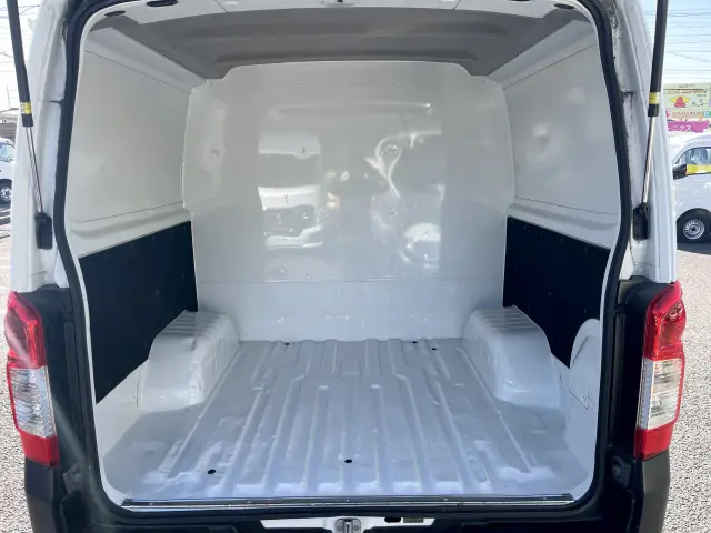 日産 キャラバン CBF-VR2E26(2WD)の写真12