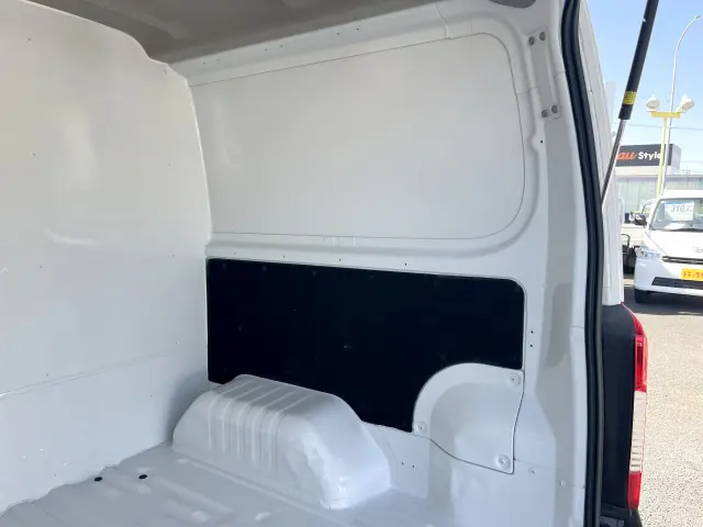 日産 キャラバン CBF-VR2E26(2WD)の写真14