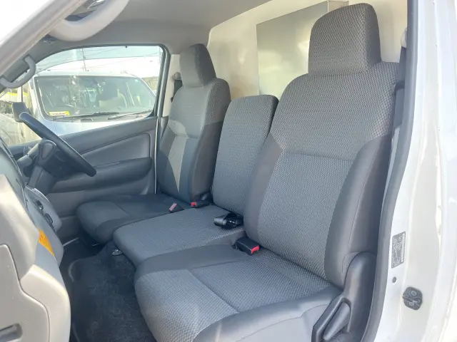 日産 キャラバン CBF-VR2E26(2WD)の写真21