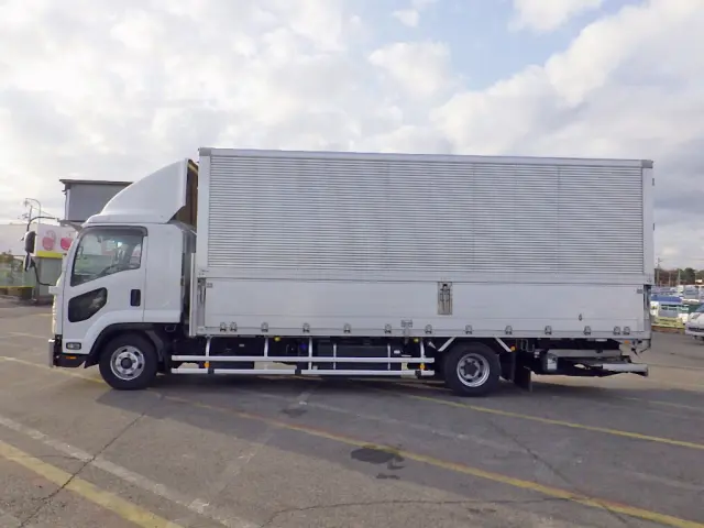 いすゞ フォワード 2RG-FRR90T2(2WD)の写真4