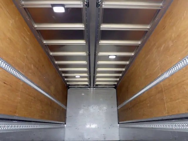 いすゞ フォワード 2RG-FRR90T2(2WD)の写真8