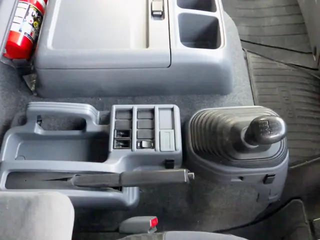 いすゞ フォワード 2RG-FRR90T2(2WD)の写真13