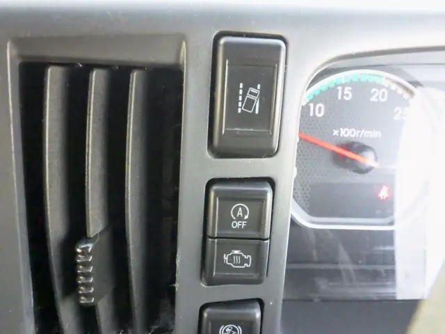 いすゞ フォワード 2RG-FRR90T2(2WD)の写真18