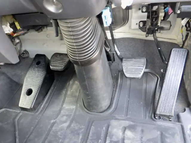 いすゞ フォワード 2RG-FRR90T2(2WD)の写真23